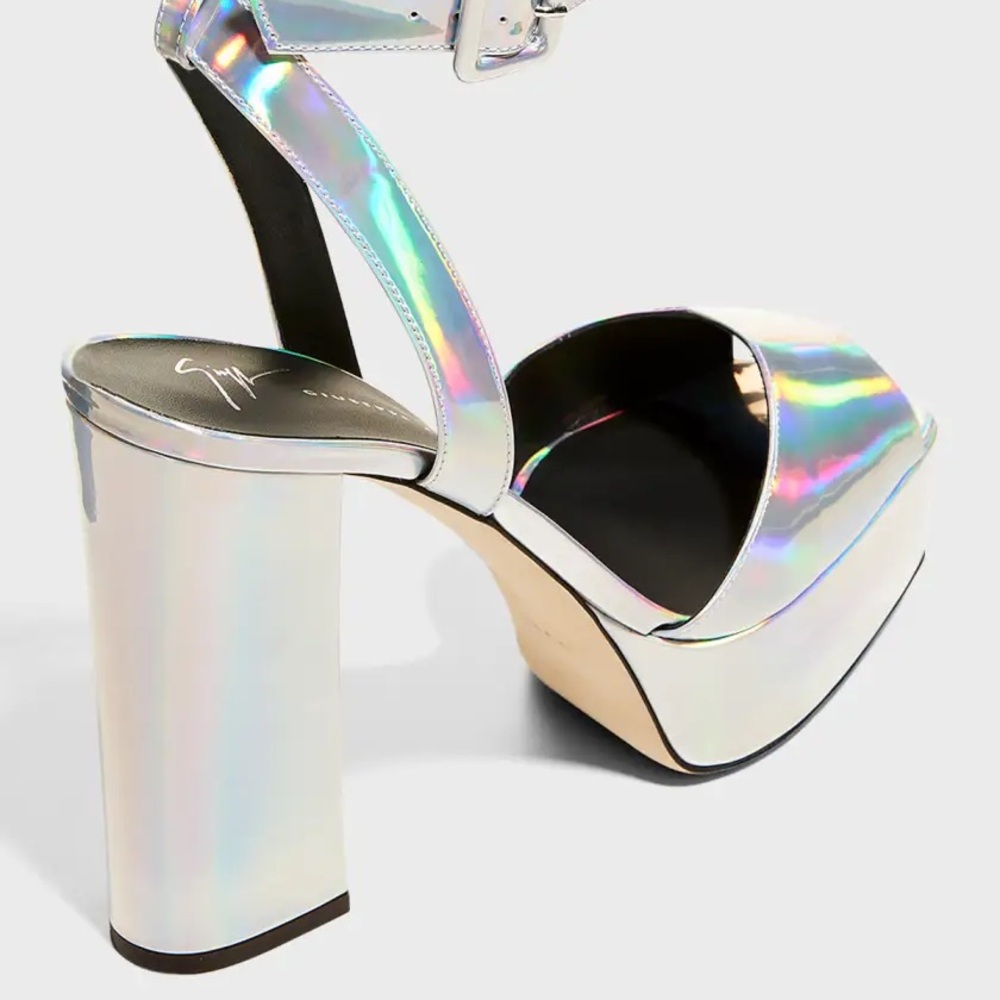 Giuseppe Zanotti
Metropolis Metallic Ankle-Strap Platform Sandals - Picture 15 of 15